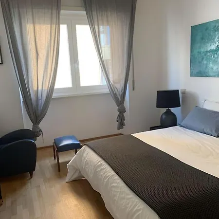 Apartamento Casa Sirte Con Terrazzino. Roma
