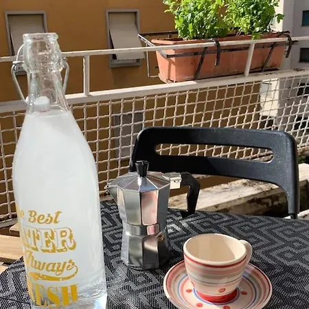 Casa Sirte Con Terrazzino. Apartamento Roma